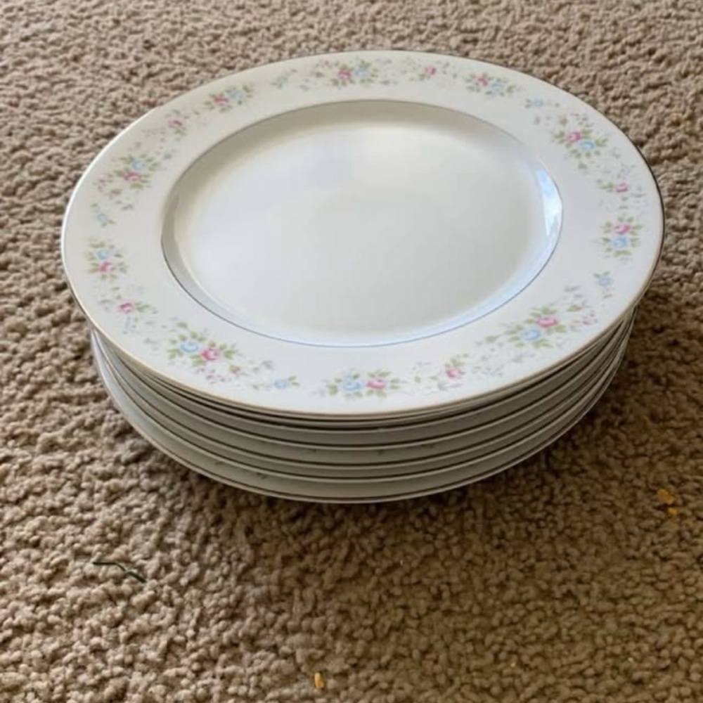 Floral Patterned Dinner Plates Set